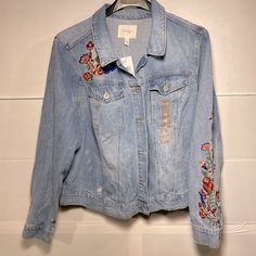 Jessica Simpson Flower Embroidered Distressed Pixie Jean Denim Jacket Sz 2x Nwt Trendy Floral Embroidered Denim Jacket For Spring, Floral Print Denim Jacket For Summer, Spring Denim Jacket With Floral Print, Summer Outerwear With Floral Embroidery In Medium Wash, Trendy Denim Jacket With Floral Print, Trendy Floral Print Denim Jacket, Summer Floral Embroidery Medium Wash Outerwear, Summer Casual Denim Jacket With Floral Embroidery, Casual Summer Denim Jacket With Floral Embroidery