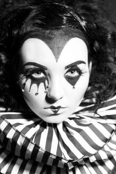 Jester Makeup, Circus Makeup, Mime Makeup, Pierrot Clown, Circus Aesthetic, Drag Make-up, Dark Circus, Diy Halloween Decor, Night Circus