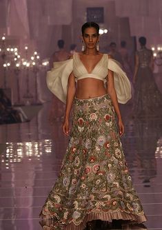 Blouse Sleeve Design, Manish Malhotra Collection, Cape Lehenga, Black Velvet Blouse, The High Priestess, Runway 2020, Net Blouses