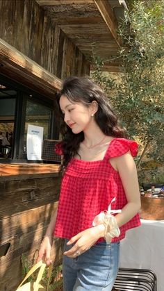 Red Top Outfit, Trendy Outfits Indian, Korean Tops, Cute Short Dresses, Outfit Korean, Stylish Fall Outfits, Fashion Corner, Chic Fall Outfits