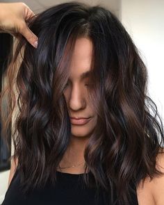 Low Maintenance Fall Hair Color Ideas, Hair Color Ideas With Dark Base, Low Maintenance Hair Color Brunette Dark Brown, Low Maintenance Dark Hair Color, Brunette Hair Color Ideas For Fall, Winter Hair Color For Brunettes Short, Low Maintenance Fall Hair Color, Mom Hair Color Ideas, Easy To Maintain Hair Color