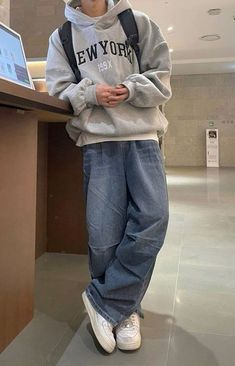 Naarm Core Men, Guys In Baggy Jeans, Mens High School Outfits, 2024 Teen Boy Fashion, Mens Fit Ideas, Pinterest Guy Outfits, Teen Boy Style 2024, Minimalist Aesthetic Outfit Men, Boys Styles Fashion