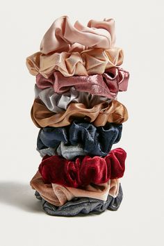 Perfect 10 Scrunchie Set | Urban Outfitters UK Hair Clips 90s, Scrunchies Diy, Perfect 10, Velvet Hair, Twist Headband, Winter Trends, Cinnamon Roll, Scrunchie Hairstyles