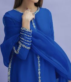 Fancy Dresses Pakistani Party Wear, Chiffon Suit, Dresses Pakistani, Simple Dress Casual, Lace Dress Design, Fancy Dress Party, Velvet Dress Designs, Pakistani Party Wear