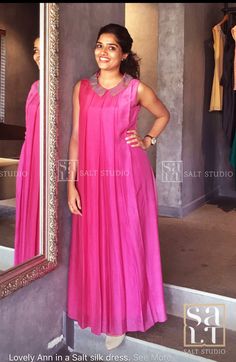 Salwar Designs, Long Gown Dress, Long Kurti, Long Dress Design, Kurti Neck, Dress Neck Designs, Indian Gowns Dresses