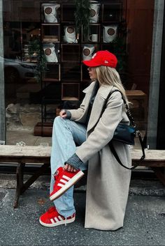 Stylish and aesthetic red outfit ideas. Elevate your style with pops of red Fall Outfit Trends, Looks Adidas, Nyc Winter Outfits, Outfits New York, Ny Outfits, Nyc Outfits, Look Adidas, Work Fits, Fall Trends Outfits