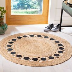 Featuring a neutral color combination and a modern design our Contemporary Round Jute Rug 6x6 offers a unique look that will dress up any room. Add this hand-loomed round area rug to your main sitting area entryway even a bedroom to bring an inviting feel to your space. This modern farmhouse jute rug is available in 3 different sizes so choose the one that fits your desired area or grab them all for the complete collection. Jute Doormat, Braided Rag Rugs, Jute Round Rug, Natural Jute Rug, Porch Rug, Braided Jute Rug, Solid Area Rugs, Hippie Home Decor, Jute Area Rugs