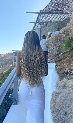 Braids 2022 For Black Women, Blonde Braids With Curls At The End, Boho Sheek Outfits, Ocean Wave Braids, Brown Box Braids With Blonde Highlights, Hair Styles For Black Girls Braids Ideas, Box Braids Hairstyles With Curls, Summer Box Braids, Braids Ideas For Black Women