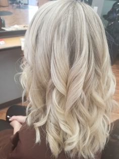 Long Natural Curls, I Like Your Hair, Platinum Blonde Hair Color, Colored Hair Tips, Hair Extentions, Day Spa, Platinum Blonde Hair, Hair Colours