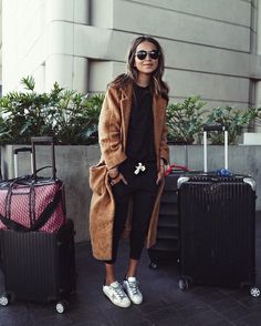 Best Blogger Outfits From Fashion Week | POPSUGAR Fashion How To Wear Sweatpants, Sweatpants Outfit Ideas, Sweatpants Outfits, Sweatpants Outfit, Streetwear Mode, Blogger Outfits, Popsugar Fashion, Urban Street Style