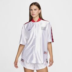 This oversized warm-up top has extra room through the sleeves and body, making it perfect for layering over jerseys and helping keep you comfy. When your day heats up, breakaway snaps on the sleeves and body make changing out easy. Casual White Short Sleeve Jersey, White Short Sleeve Casual Jersey, Nike White Baseball Jersey For Sports, Nike White Athleisure Top, White Nike Athleisure Top, Nike Sportswear Tops For Lounging, Nike Sportswear Tops For Loungewear, White Varsity Relaxed Fit Tops, White Varsity Top With Relaxed Fit