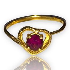 Vintage 10K Yellow Gold Garnet HEART Band Ring Size 6.5 Crafted of solid gold with a round garnet center stone Size 6.5 1.1 grams of solid 10k gold! Shipped insured in a gift box. I guarantee item to be exactly as described and pictured. Garnet Heart, Heart Band, 10k Gold, Band Ring, Band Rings, Heart Ring, Garnet, Solid Gold, Ring Size