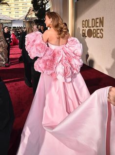 JENNIFER LOPEZ AT GOLDEN GLOBES 2024 Pink Reception Dress, Nicole Felicia, Dinner Gowns, Cape Wedding Dress, Fancy Wedding Dresses, Fashion Gowns, Dream Wedding Ideas Dresses, Miss Dress