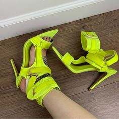 Women's New Missguided Meon Green/Yellow Strappy Open Toe Heels, Sz: 7.5 New, Without Box Brand: Lola Us Size: 7.5 Heels: 5 Inches Total Height: 9.5 Inches Condition:Great, New Used Never Worn Shoes. See Photos For Details. Small Marks On Inside Of Shoe At Heel Area (See Photos). Priced Accordingly Yellow Pointed Toe Sandals For Spring, Spring Yellow Pointed Toe Sandals, Yellow Heels With 4-inch Heel For Spring, Spring Yellow Heels With 4-inch Heel, Yellow Open Heel Shoes With Heel Loop, Summer Yellow Ankle-high Heels, Yellow High Heel Sandals With Heel Strap, Yellow High Heel Spring Shoes, Yellow Heels With Heel Strap And Round Toe