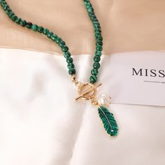 Malachite Alloy Leaves Pearl Drop Oil Women Necklace New Retro Fashion Green Color Stone Pendant Necklace AccessoriesModel Number:4001214306986 Pearl Clasp, Malachite Necklace, Nature Necklace, Women Necklace, Color Stone, Stone Pendant Necklace, Jewelry Choker, Girls Necklaces, Leaf Necklace