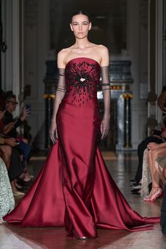 Zuhair Murad Fall 2024 Couture Collection 2024 Couture, Zuhair Murad Couture, Catwalk Dress, Zuhair Murad Haute Couture, Elie Saab Haute Couture, Ralph Lauren Womens Clothing, Dreamy Gowns, Mode Shoes, Fashion Runway Show