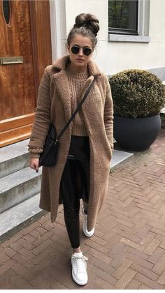 7949e456002b28988d38185bd30e77fddesc46987489ri Chique Outfit, Fashion Capsule, Cute Winter Outfits, Mode Inspo, Fall Fashion Outfits, Winter Outfits Women, Casual Fall Outfits, Outfits Fashion