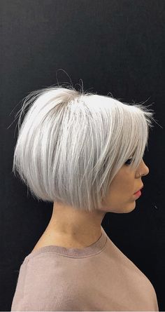 Blonde Hair With Fringe, White Bob, Modern Short Hairstyles, Silver Blonde Hair, Blonde Bob Hairstyles, Gray Hair Cuts, Knitting Tips