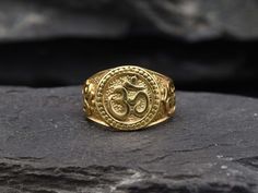 Gold Om Ring in Vintage Design made of 18k Gold Vermeil over Solid 925 Sterling Silver ☞ made to last. ☞ Choose your size ☞ I resize (before shipping) for FREE to Any size* *Sizes 13-16 U.S. need to be custom made & May include an additional cost, I will contact you before starting to work on those custom-made sizes with all the details. Details :  ♥ Each item comes in a cute GIFT BOX ✓ ♥ GUARANTEE on the materials ✓ ♥ Pure Solid 925 Sterling Silver ☞ Silver Hallmark on each piece ♕ ♥ Band width Ohm Ring, Indian Wedding Rings, Pirate Ring, Ring Symbolism, Mens Ring Designs, Om Aum, Gold Earrings For Men, Earrings Matching, Gold Rings Simple