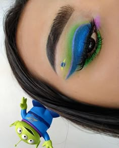 Charlotte Makeup, Alien Make-up, Disney Eye, Creative Eyeshadow, Disney Makeup Bag, Disney Eye Makeup, Disney Inspired Makeup