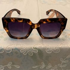 Nwt Super Gorgeous Square Cut Frames Brown Tortoise Patterned Frames The Lenses Are Black Ombre Modern Brown Sunglasses For Fall, Chic Brown Sunglasses For Fall, Fall Brown Sunglasses With Tinted Lenses, Brown Tinted Sunglasses For Fall, Fall Brown Tinted Sunglasses, Brown Sunglasses For Fall Beach Outing, Rose Gold Aviator Sunglasses, Leopard Sunglasses, Black Aviator Sunglasses