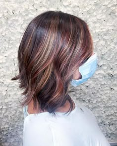 Brown Short Hair With Blonde Highlights, Red Highlights In Brown Hair, Brown Bob Hair, Highlights On Brown Hair, Knot Hairstyles, Red Hair With Highlights, Medium Brown Hair, Dark Red Hair