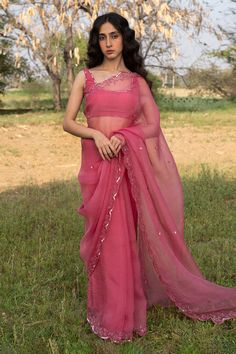 Pink Saree Silk, Pink Organza Saree, Sarees For Girls, Simple Saree Designs, Fest Outfits, Fancy Sarees Party Wear, Organza Blouse, Traditional Indian Dress, Simple Sarees