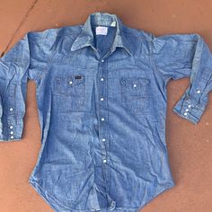 Vintage 1960 Era Men’s Denim Wrangler Shirt. 100% Cotton 16 - 33. Pearl Snap Buttons Down Front, Pockets, And On Sleeve. Two Small Holes One In Right Arm. One Towards Lower Right Hand Hem. Stain On The Back Shoulder Area Of Shirt. Some Neck Spots See Pictures. Wrangler, Pre-Shrunk, Extra Long Tails. Awesome Vintage Shirt Wrangler White Label Vintage Relaxed Fit Shirt For Rodeo, Vintage Cotton Shirt For Rodeo, Vintage Medium Wash Tops For Rodeo, Vintage Denim Top For Rodeo, Vintage Dark Wash Shirt With Pockets, Vintage Medium Wash Washed Shirt, Vintage Washed Denim Shirt, Vintage Denim Blue Cotton Shirt, Vintage Washed Blue Denim Shirt