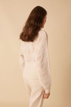 This chic jumper boasts a boho vibe, featuring a simple shape and openwork details on the knit. Warm and cosy against bare skin, it's a winter must-have.• Merino wool jumper• Slightly high round neck• Fancy openwork knit• Long sleeves with seamless armholes• Gathered ribbing on the cuffs and bottom• Chic jumper in Italian yarn from the "Fantaisie" group, composed of baby alpaca, RWS-certified merino wool and recycled polyamide. This combination of three fibres makes the material soft, thermal, h Cream Cotton Pointelle Knit Sweater, Off White Long Sleeve Pointelle Knit Sweater, Cream Long Sleeve Alpaca Sweater, Beige Pointelle Knit V-neck Top, Off-white Long-sleeve Pointelle Knit Sweater, Winter Must Haves, Ecru Color, Gold Models, Just Peachy