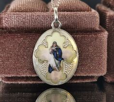 A genuine vintage Blessed Virgin Mary medal, antique enamel Catholic charm, petite religious catholic holy charm with inscription in German, very nicely done, in good vintage condition, ideal for necklace, would make a nice gift for someone special! Floats from a 16 inch long vintage 925 silver chain! Material: solid silver, porcelain Weight: 3.4g Measures: approx. 25 x 17 mm (1 x 0.6 inch) PLEASE LOOK AT THE PICTURES, THEY ARE PART OF THE DESCRIPTION AND ARE THE ACTUAL ITEM YOU WILL RECEIVE. AL Mary Jewelry, Jesus Necklace, Virgin Mary Pendant, Saints Medals, Heart Of Jesus, Madonna And Child, Protection Necklace, Kids Necklace, Blessed Virgin