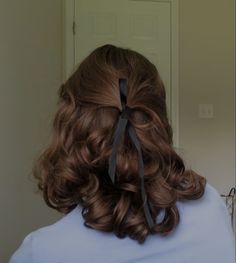 Cottage Core Short Hairstyles, Dark Academia Hair Styles Short, Short Hair Cottagecore Styles, Short Cottagecore Hairstyles, Prom Hair For Brown Hair, Prom Hairstyles With Ribbon, Victorian Inspired Hair, Cottagecore Curly Hair, Prom Hair With Ribbon