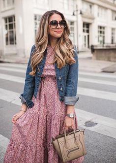 Denim Dress Outfit, Dresses By Style, Spring Outfits Dresses, Dresses By Color, Quoi Porter, Gaun Fashion, Denim Jacket Outfit, Dress With Jean Jacket