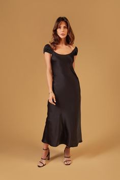 A stunning and elegant fashion piece that combines the luxurious allure of satin with a sophisticated midi-length design and delicate cap sleeves. Satin Cap Sleeve Dress, Black Satin Wedding Guest Dress, Cap Sleeve Satin Dress, Satin Cowl Neck Dress With Sleeves, Black Occasion Dress, Holiday Midi Dress, Classy Cocktail Outfits, Wedding Welcome Party Outfit, Graduation Attendee Outfit