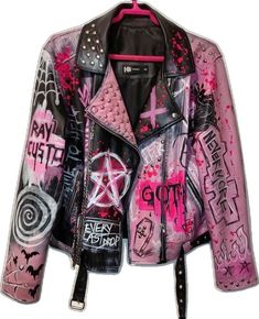 Custom Jackets Ideas, Upcycled Jackets Diy, Punk Jacket, Dark Queen, Estilo Punk, Pink Dark, Punk Outfits, Alt Fashion, Mode Inspo