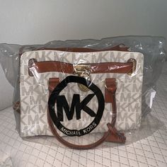 Brand New Michael Kors Purse Still In Original Plastic And Cloth Bags. Given As A Gift, Never Used. White Shoulder Bag With Logo And Double Handle, White Double Handle Shoulder Bag With Logo, Michael Kors White Shoulder Bag With Branded Hardware, White Michael Kors Shoulder Bag With Branded Hardware, White Shoulder Bag With Branded Hardware For Travel, White Bags With Logo For Daily Use, White Rectangular Bag With Logo, White Logo Bags For Daily Use, Michael Kors White Bag With Handles