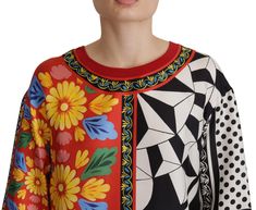 DOLCE & GABBANA

 Magnifique tout neuf avec étiquettes, 100% authentique Dolce & Gabbana chemisier à col rond haut baroque à imprimé floral. Fabriqué en soie.

 Modèle : Blouse baroque haut col rond

 Couleur: multicolore

 Détails du logo

 Fabriqué en Italie

 Matériel: 100% Soie Designer Patterned Tops For Spring, Designer Multicolor Graphic Print Blouse, Designer Multicolor Print Tops For Spring, Designer Multicolor Printed Tops, Silk Tops With Multicolor Graphic Print, Multicolor Print Long Sleeve Silk Top, Designer Multicolor Floral Print Blouse, Silk Graphic Print Multicolor Tops, Silk Multicolor Graphic Print Tops