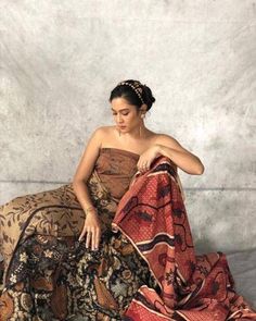 Dian Sastrowardoyo, Batik Kebaya, Filipino Culture, Couple Photoshoot Poses, Woman Crush, Couples Photoshoot, Traditional Dresses, Traditional Outfits