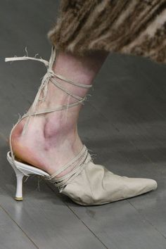 Faustine Steinmetz, Mode Shoes, Mens Fashion Edgy, Fancy Shoes, Shoe Inspiration, Unique Shoes, New Fashion Trends, Fall Fashion Trends, Fall 2018