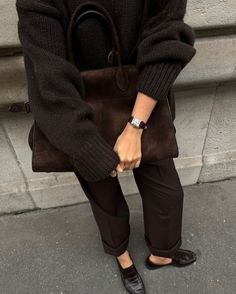 Brown Loafers Outfit, Brown Suede Boots Outfit, Minimal Core, Suede Boots Outfit, Loafers Outfit, Brown Loafers, Oui Oui, Autumn Outfit, Classic Outfits