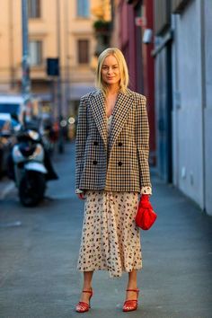 Meeting Outfit, Floral Dress Outfits, Blazer Style, A Skirt, Looks Chic, Blazer Outfits, Blazer Fashion, Fall Style