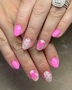 #pinknails #bownails #bows #summernails #nailinspo #nailart #cutenails Pink Nail Designs Short Nails, Nail Inpos Ideas Almond, Cheerleading Nails Designs Cheer, Hoco Short Nails, Back To School Nails 5th Grade, Super Girly Nails, Christmas Nail Ideas Pink, Teen Girl Nail Ideas, Nail Ideas Dipped