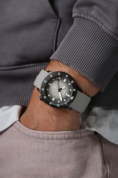 Worn with grey silicone strap on a 7.1” wrist, the U1 C HAI with its 44 mm case measures 51 mm from lug to lug (12-6 o’clock). Color Gradient, The Watch, A Color, Gradient Color, Diving, Clock, Germany