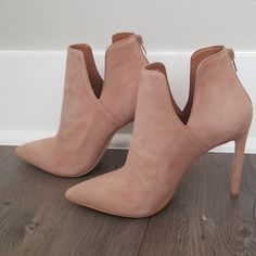 Steve Madden Nude Leather Booties. These Are Gorgeous On! New Still In Box. Chic Pointed Toe Heeled Boots With Suede Lining, Chic Suede Boots With Heel Pull Tab, Formal Suede Booties With Pointed Toe, Chic Ankle Booties With 4-inch Heel, Chic Almond Toe Heeled Boots With Heel Pull Tab, Suede Ankle Boots With Wrapped Heel, Chic Booties With Sculpted Block Heel, Chic Ankle-high Heels With Heel Pull Tab, Chic Almond Toe Boots With Suede Lining