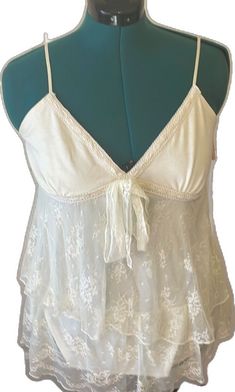 White Camisole Tank Top For Daywear, Feminine White Sleeveless Tops, White Feminine Camisole, White Feminine Camisole Tank Top, White V-neck Lace Tank Top, White Feminine Sleeveless Tank Top, White Tank Top With Lace Trim, White Lace Camisole Tank Top, White Lace V-neck Tank Top