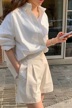 Minimal Shorts Outfit, Casual Oversized Shirt Outfit, Short Sleeve Button Up Shirt Outfit, Bus Outfit, Minimal Ootd, Korean Casual Outfits, Inverness