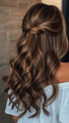 Discover trendy hoco hairstyles for straight hair simple styles elegant half-updos chic short haircuts versatile half-up half-down looks stunning long hair ideas stylish medium length dos natural curly hair inspo easy short hairstyles shoulder length hairdos and more Shoulder Length Hairdos, Chic Short Haircuts, Natural Curly Hair, Easy Bun, Gorgeous Hairstyles, Bun Styles, Hoco Hairstyles, Hair Medium, Half Up Half Down Hair