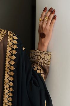 Kaftan Aesthetic, Heena Kochhar, South Asian Aesthetic, Pakistani Mehndi, Pretty Henna Designs, Desi Aesthetic, Indian Photoshoot, Desi Girl, Indian Aesthetic