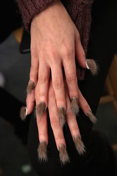 Faux fur manicure? I honestly don't know how you'd do anything while wearing these! Mixed Nails, Fur Nails, Nail Appointment, Mixed Mani, Trending Colors, Nagellack Trends, Fingernail Designs, Sunset Boulevard, Plaid Nails