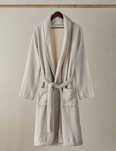 It's the small touches that bring luxury home. Our Ellery robe makes daily rituals an indulgent treat. The design is made with organic cotton for a robe that's soft, durable, and absorbent, with a touch of linen for a breathable drape ready for year-round comfort. Cotton Robes For Women, Linen Robe, Bright Living Room, Daily Rituals, Long Lumbar Pillow, Lulu And Georgia, Bedding Essentials, Outdoor Furniture Collections, Outdoor Dining Furniture