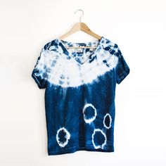 This ultra soft bamboo rayon+cotton t-shirt is hand dyed with natural, plant based indigo in dark blue and white shibori shapes, your boho chic statement t-shirt.  Fit: tailored, flattering, not too tight. Crewneck. 70% viscose from organic bamboo, 30% organic cotton. Each one is always one of a kind. Chest Width: XS: 33-34. S: 35-36. M: 37-38. L:39-41. XL:42-46. 2XL:46-52 T-shirt made by ONNO and dyed by me. To prolong the life of your indigo dyed textiles we recommend machine wash cold with si Relaxed Fit Tie-dye T-shirt With Natural Dye, Summer Batik Print Top With Relaxed Fit, Indigo Washed Short Sleeve Tops, Bohemian Hand-dyed Blue Tops, Blue Hand Dyed Bohemian Tops, Hand Dyed Blue Bohemian Tops, Blue Bohemian Hand Dyed Top, Pre-washed Tie Dye T-shirt For Summer, Indigo Crew Neck Tops For Summer